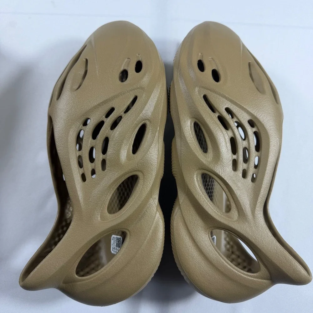 Adidas Yeezy Foam Runner Desert Sand GV6842 Mens Size 10 Tan Clogs